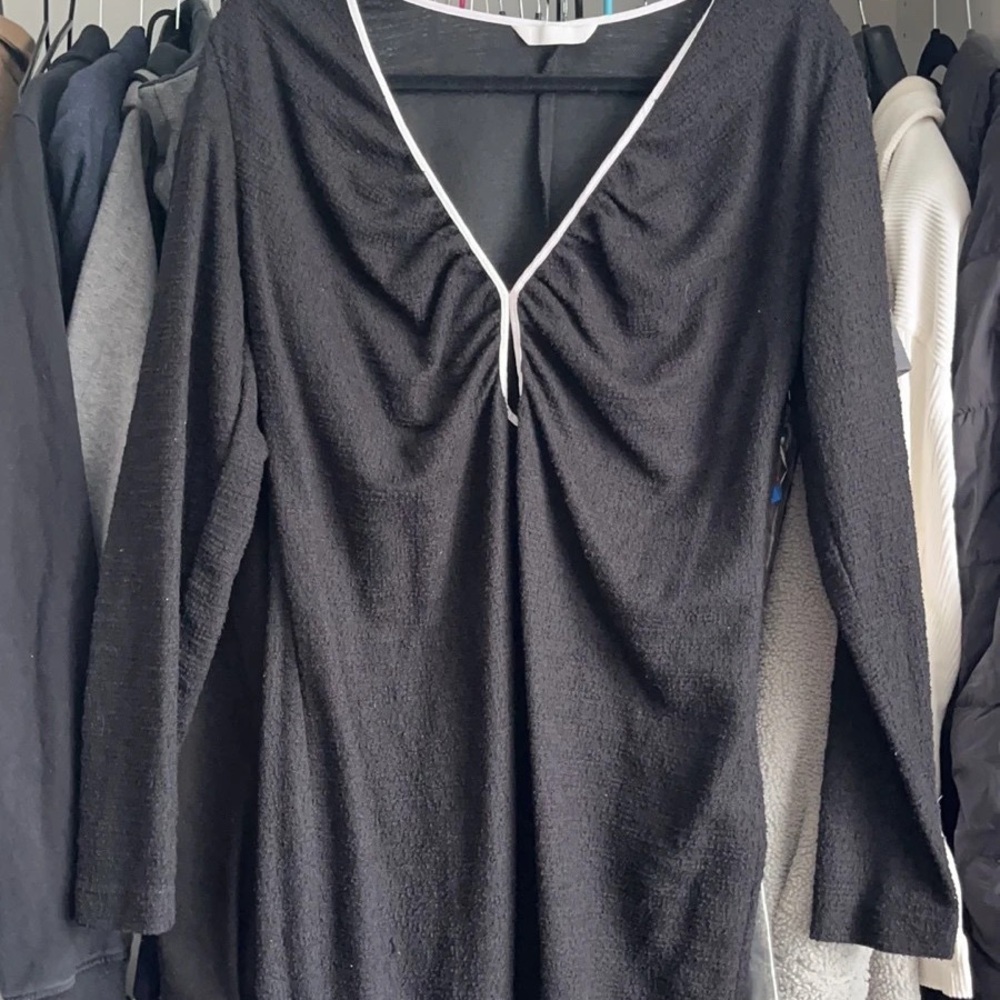 Black Long Sleeve V-Neck Top